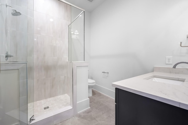 full bath featuring vanity, toilet, baseboards, and a stall shower