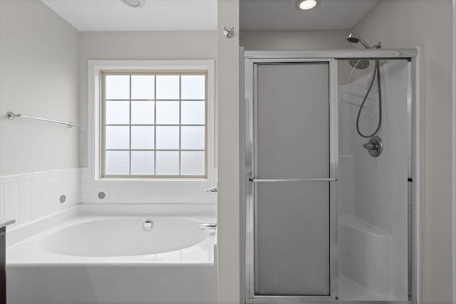 568 Tracy Ln, Clarksville, TN 37040 - full bathroom featuring a shower stall and a bath