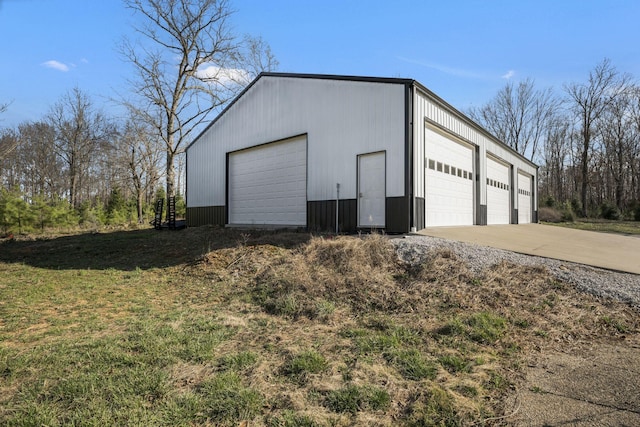 view of detached garage