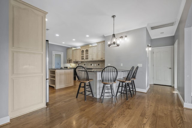 dining area with visible vents, dark wood finished floors, recessed lighting, baseboards, and a chandelier