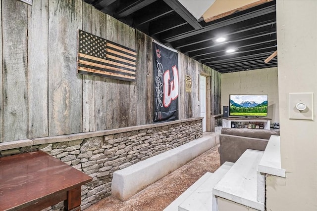 bathroom featuring concrete block wall