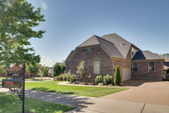 view of front of home featuring a front lawn, brick siding, driveway, and a shingled roof