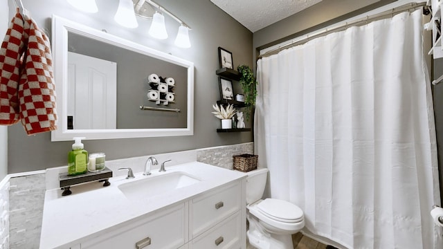 full bath with a shower with curtain, a textured ceiling, vanity, and toilet