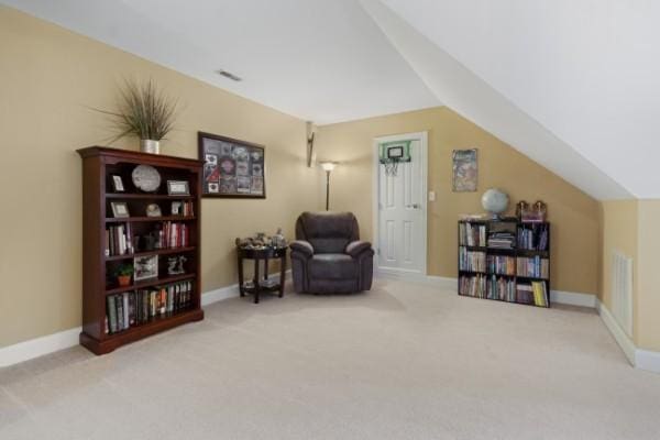 living area with visible vents, carpet flooring, and baseboards
