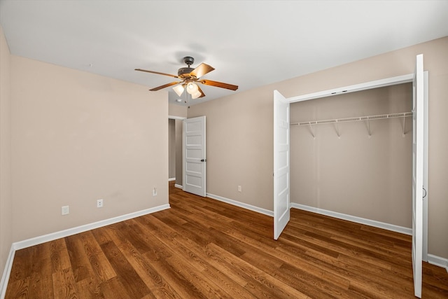 unfurnished bedroom with a closet, baseboards, wood finished floors, and a ceiling fan