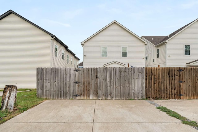 4009B Indiana Ave, Nashville, TN 37209 - exterior space with a gate, a patio area, and fence