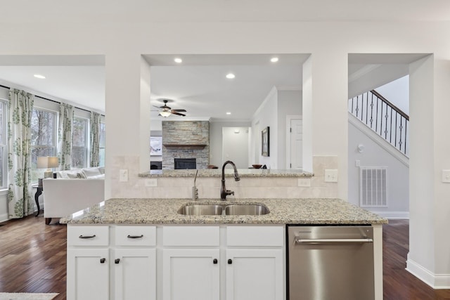 kitchen featuring a sink, visible vents, open floor plan, and ceiling fan