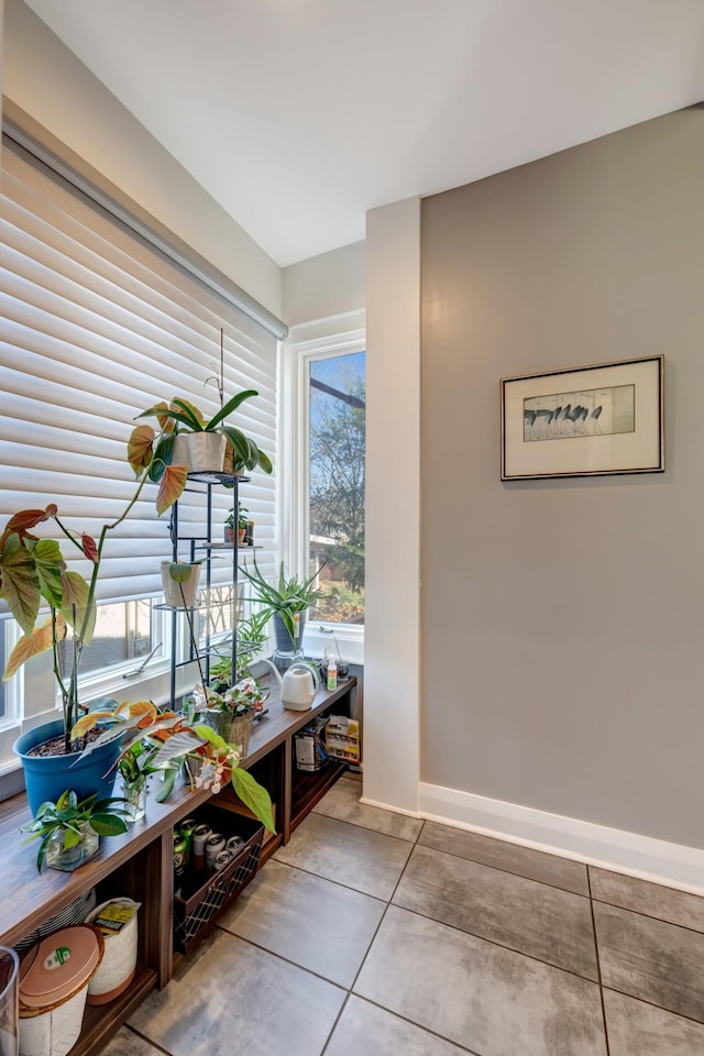 1926 20th Ave S, Nashville, TN 37212 - interior space featuring baseboards