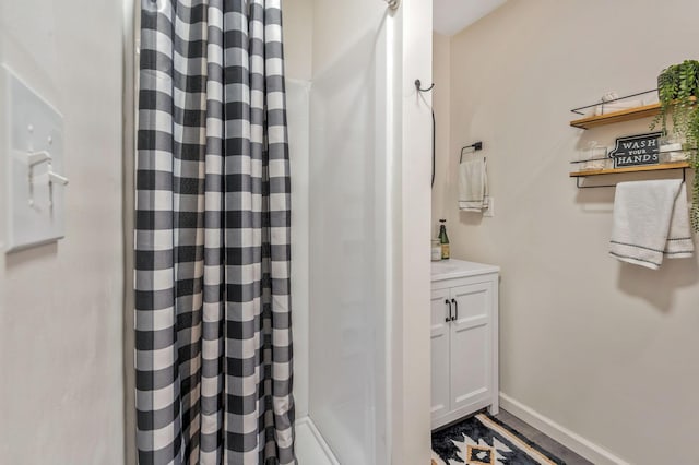 3355 Clearwater Dr, Clarksville, TN 37042 - full bath featuring curtained shower, vanity, and baseboards