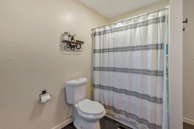 3355 Clearwater Dr, Clarksville, TN 37042 - full bathroom with a shower with curtain, toilet, and baseboards