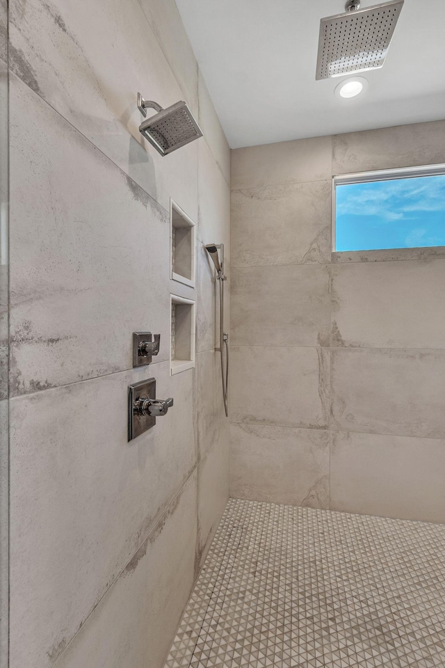 bathroom featuring tiled shower