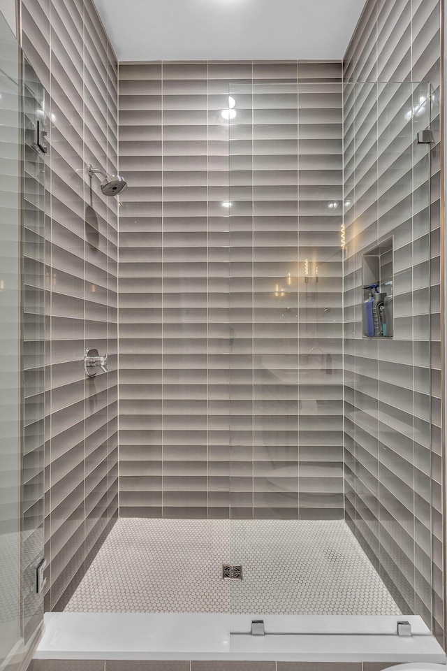 full bathroom featuring a stall shower