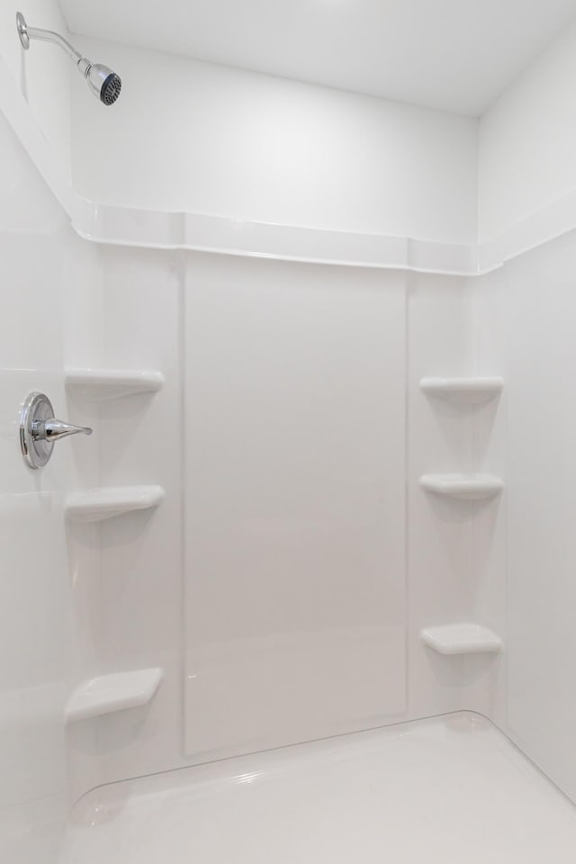 full bathroom featuring a shower