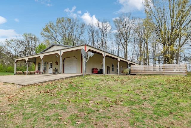 exterior space featuring fence, a front yard, and an attached garage