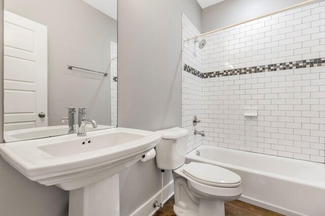 2003 Convent Pl Unit 6, Nashville, TN 37212 - full bath with toilet,  shower combination, a sink, and baseboards
