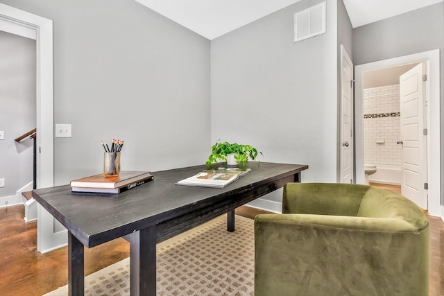2003 Convent Pl Unit 6, Nashville, TN 37212 - home office with baseboards