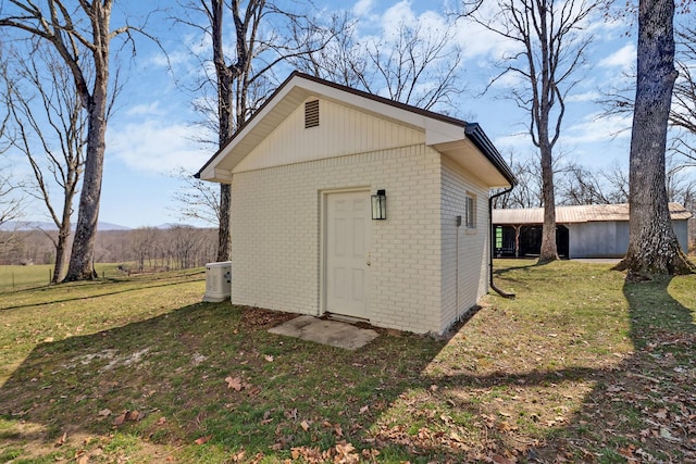 view of outdoor structure with an outdoor structure