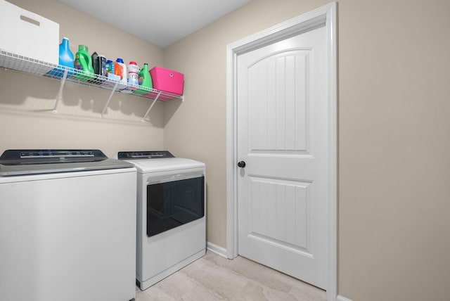 1561 Kestrel Dr, Clarksville, TN 37040 - washroom with washer and clothes dryer, laundry area, and baseboards