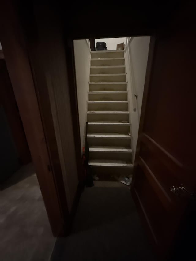 502 S Trenton St, Rutherford, TN 38369 - view of stairs