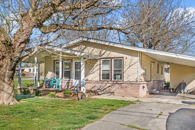 112 Shasteen St, Estill Springs, TN 37330 - view of front of home featuring an attached carport, driveway, a front lawn, and a porch