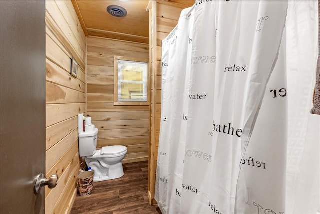 112 Shasteen St, Estill Springs, TN 37330 - full bathroom featuring a shower with curtain, toilet, wooden walls, and wood finished floors