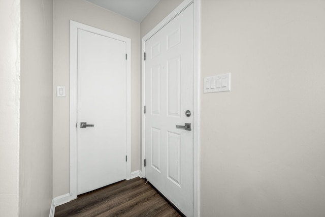 entryway featuring baseboards and dark wood-style flooring
