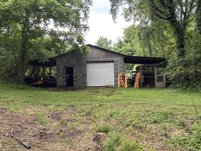502 Twomey Rd, Centerville, TN 37033 - garage with a garage