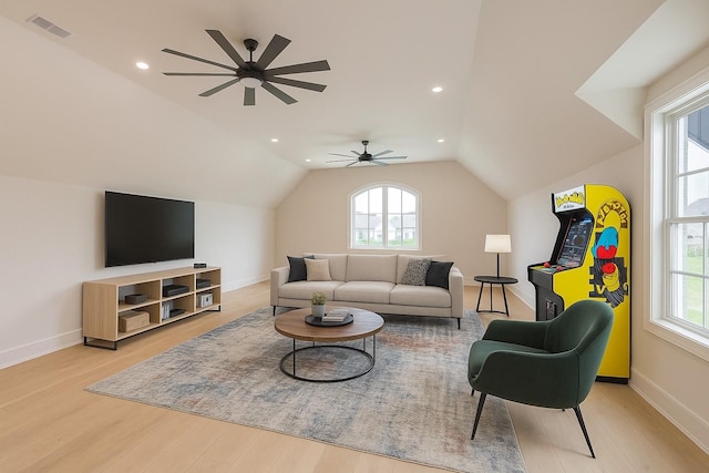 1251 Payton Ln, Gallatin, TN 37066 - living area featuring wood finished floors, healthy amount of natural light, a ceiling fan, vaulted ceiling, and recessed lighting