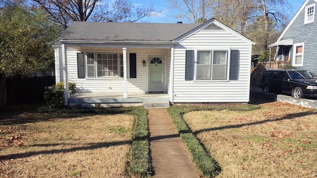 143 39th Ave N, Nashville, TN 37209 - bungalow featuring a porch and a front yard