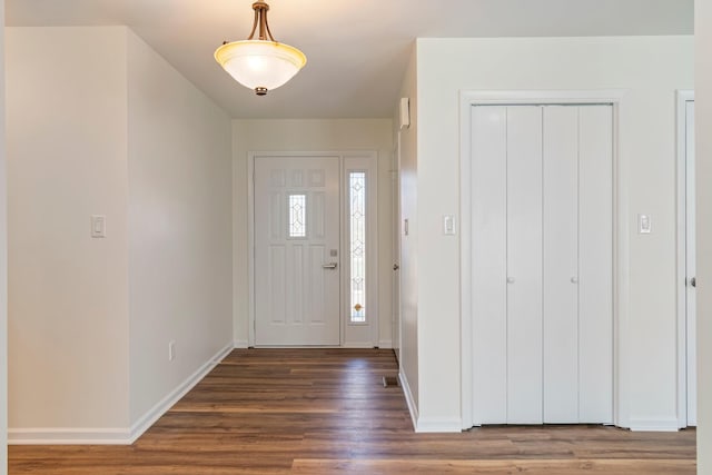 1106 Roseland Dr, Columbia, TN 38401 - foyer featuring baseboards, visible vents, and wood finished floors
