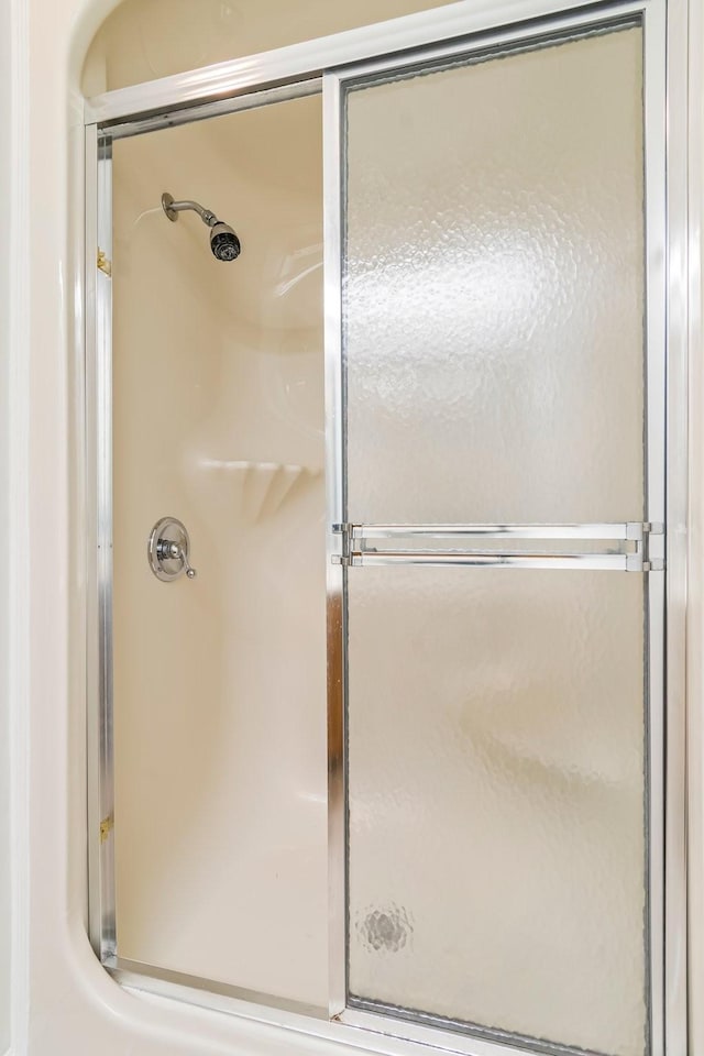 1106 Roseland Dr, Columbia, TN 38401 - full bathroom with a shower stall
