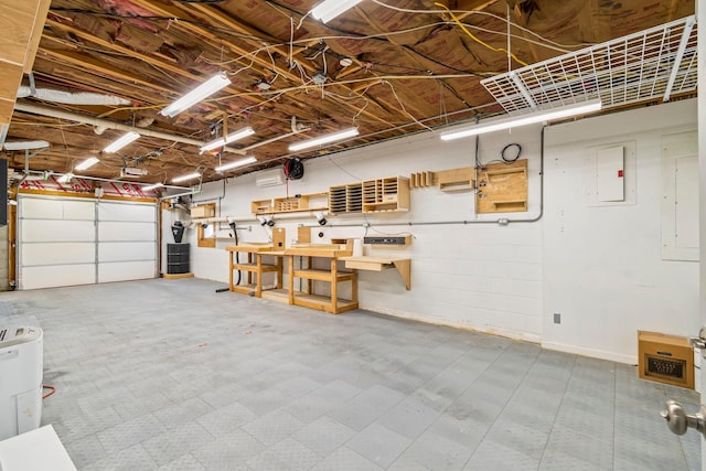 1106 Roseland Dr, Columbia, TN 38401 - garage with a workshop area