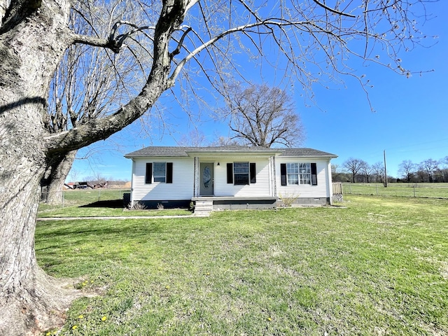 1088 Poole Mill Rd, Crofton, KY 42217 - view of front facade featuring crawl space, a front yard, and fence
