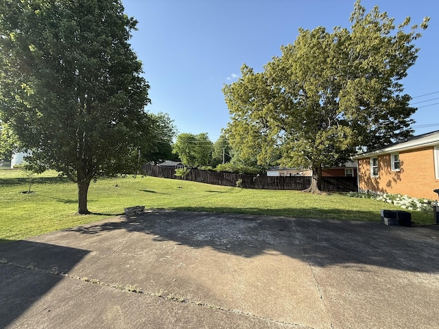 106 W Park Dr, Clarksville, TN 37043 - view of yard featuring fence