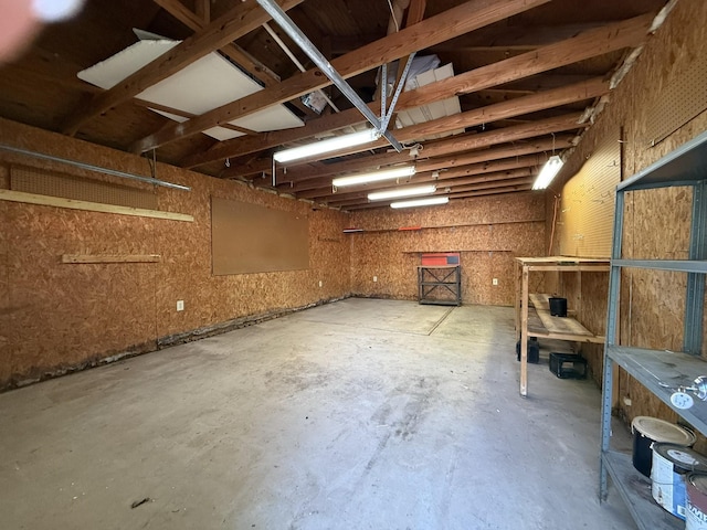 106 W Park Dr, Clarksville, TN 37043 - garage featuring a workshop area