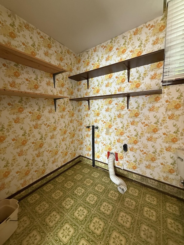 106 W Park Dr, Clarksville, TN 37043 - clothes washing area with laundry area, baseboards, and tile patterned floors