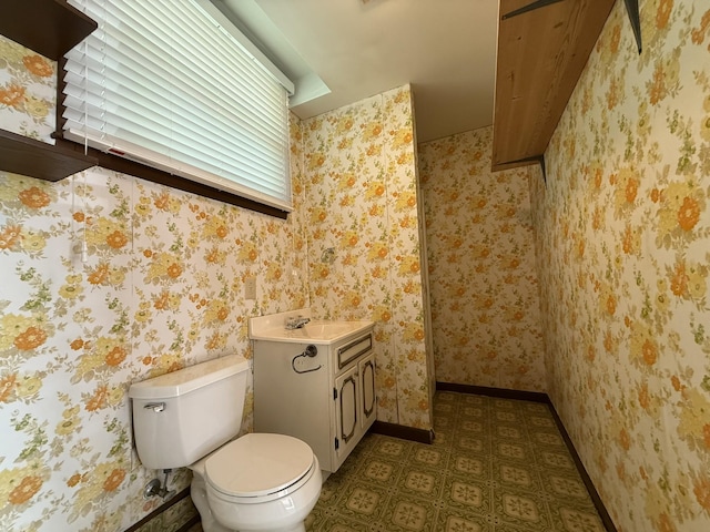 106 W Park Dr, Clarksville, TN 37043 - bathroom featuring toilet, baseboards, and vanity