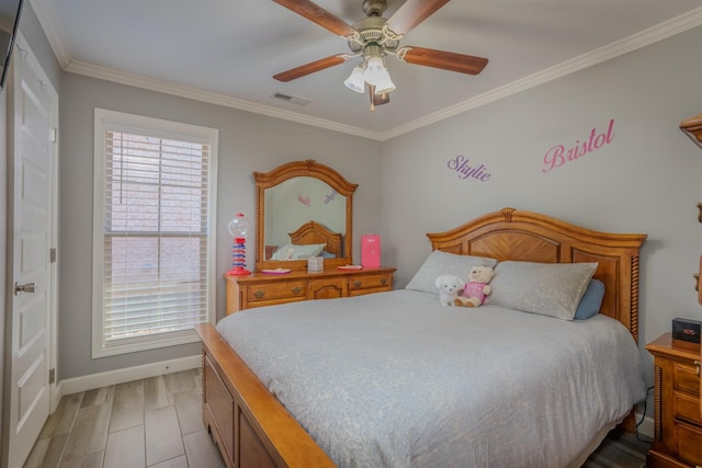 bedroom with light wood-style flooring, baseboards, visible vents, ceiling fan, and ornamental molding
