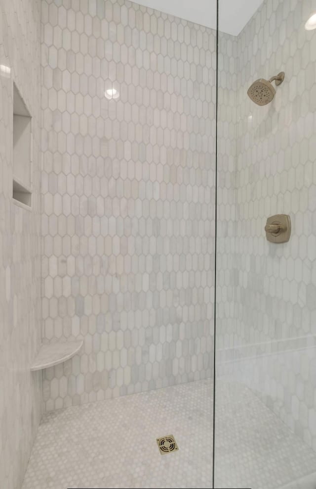 915 Overton Lea Rd, Nashville, TN 37220 - bathroom featuring a walk in shower