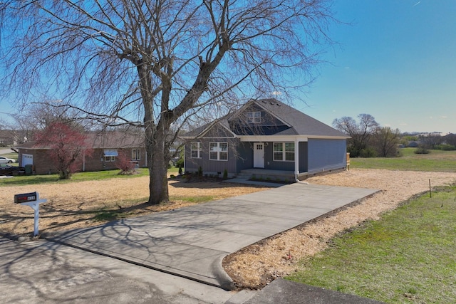 view of front of home featuring driveway and a front yard