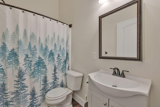 230 Anchor Dr, Waverly, TN 37185 - bathroom featuring a shower with curtain, baseboards, toilet, and vanity