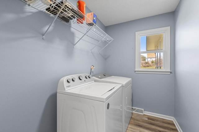 1571 Barrett Dr, Clarksville, TN 37043 - clothes washing area with wood finished floors, laundry area, baseboards, independent washer and dryer, and visible vents