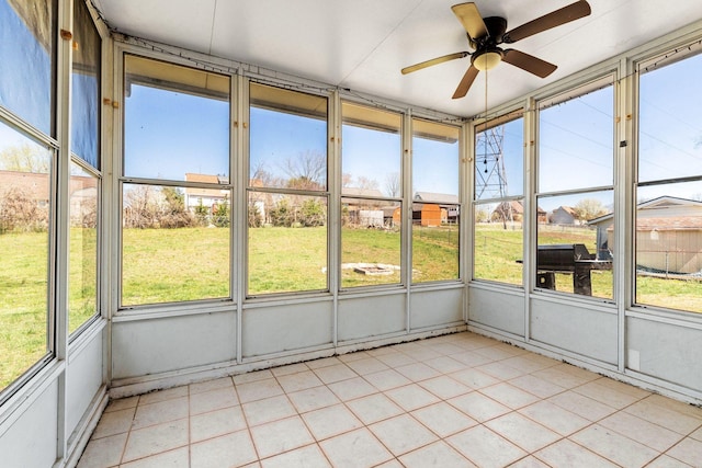 1571 Barrett Dr, Clarksville, TN 37043 - unfurnished sunroom featuring ceiling fan