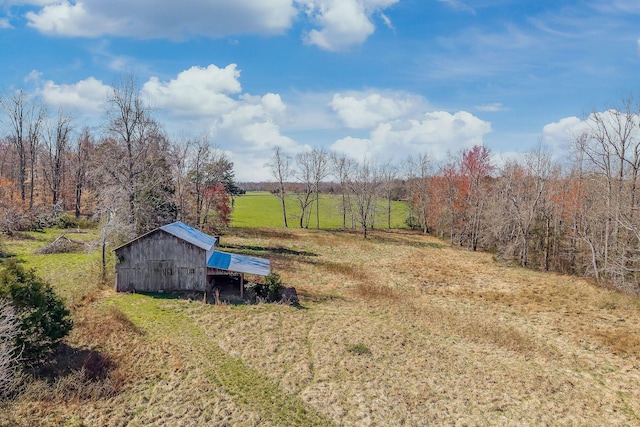 view of yard with an outbuilding and a rural view