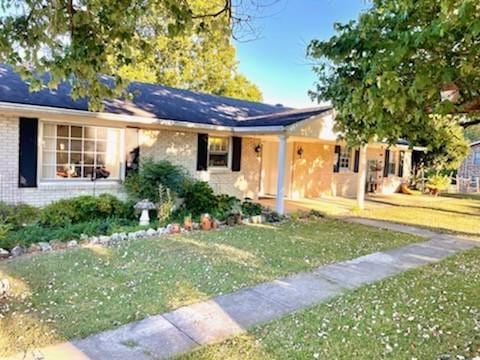 139 Hillcrest Cir, Gordonsville, TN 38563 - ranch-style house with brick siding and a front lawn