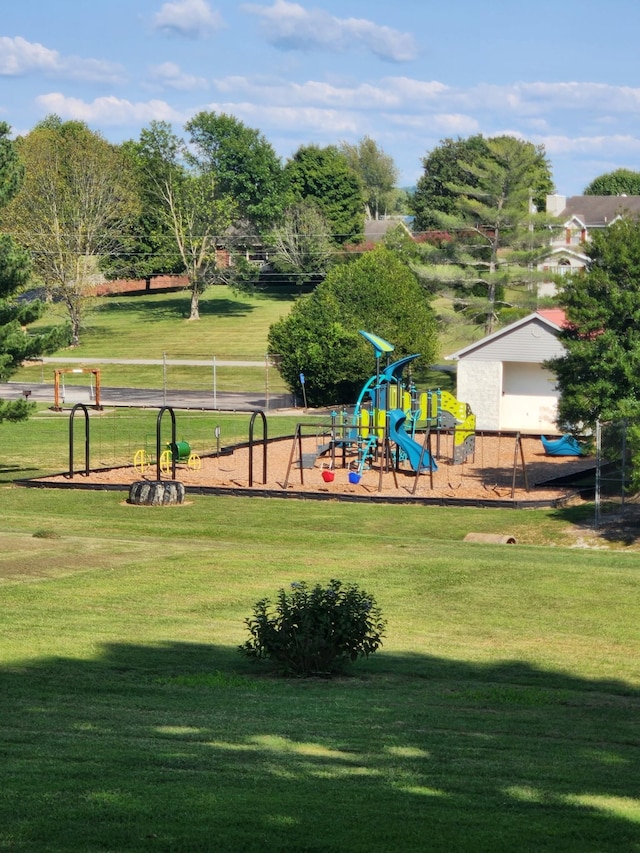139 Hillcrest Cir, Gordonsville, TN 38563 - community jungle gym with a lawn