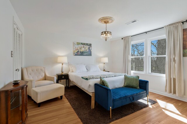 409 Cunniff Pkwy, Goodlettsville, TN 37072 - bedroom featuring visible vents, an inviting chandelier, and light wood-style floors