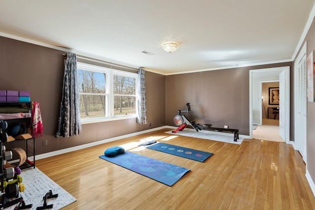 409 Cunniff Pkwy, Goodlettsville, TN 37072 - workout area with baseboards, visible vents, wood finished floors, and ornamental molding