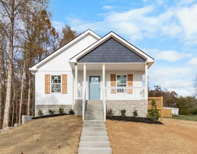 view of front facade featuring covered porch