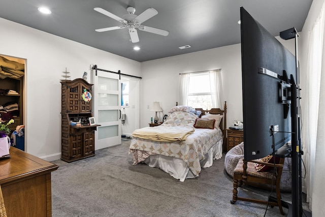 bedroom featuring recessed lighting, carpet flooring, a barn door, visible vents, and ceiling fan